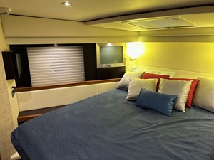 AGAIN 25 VIP Cabin Port