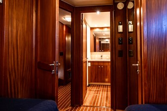 CAVALIER 20 Entry to Guest Head