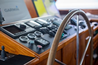 SOVEREIGN 41 Helm Electronics