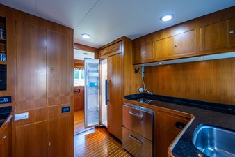 PIVOT 25 97_marlow_pivot_galley_2