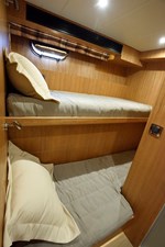 JOHNSON 93 OPEN BRIDGE 38 Crew cabin aft to starboard