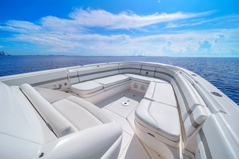 Intrepid 327 Center Console 36 32' Intrepid -13
