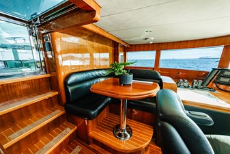 SOUTHERN BELLE 39 Pilothouse Settee