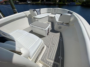 2015 Century 3200 Center Console 37 38