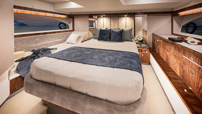 50 SPORTS MOTOR YACHT 10 