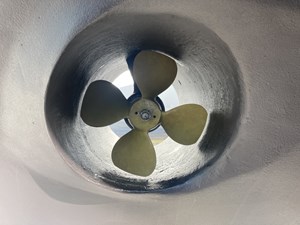 ENTOURAGE 75 Entourage Bow Thruster