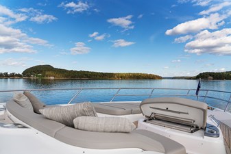 Princess S72 (S72515) 98 Foredeck