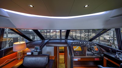 C'EST LA VIE 15 Lower Helm