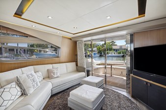 - 28 29_2018 59ft Sea Ray L590 Flybridge