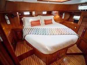 FREE RANGE 11 FREE RANGE 2008 Hylas 54, Owner's Cabin