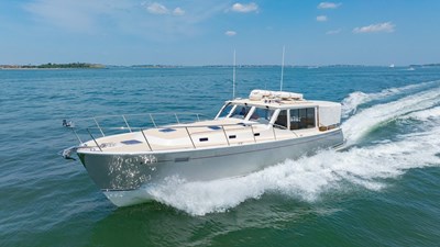 LOLA  11 Port Bow Underway 30kts