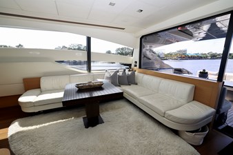 My Way 20 72 PERSHING 2009 SALON SOFA