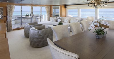 JOHNSON 93 OPEN BRIDGE 5 Salon looking aft