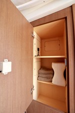 ANTANI 35 330-SUNDANCER-SEA-RAY-2014-YACHTSBLUE-CLOSET
