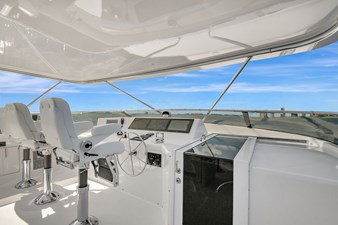 DANIELLE 40 041 Flybridge Helm