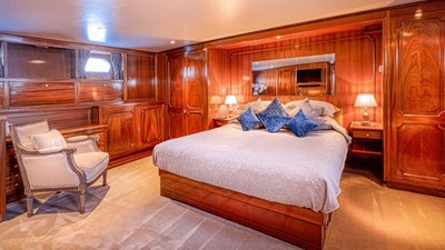 CHANTELLA 17 MASTER CABIN  (1)