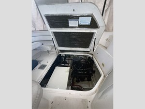 32' Bayliner 2004 305 Express 27 