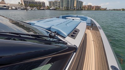 Robin's Nest 37 Vanquish VQ45