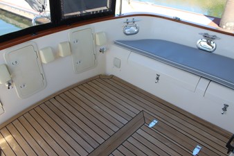 RED OCTOBER 68 Teak decking