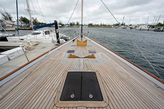 CABOCHON 6 6. Fore deck