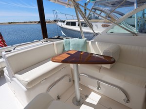 SIDEKICK 8 SIDEKICK, 2007 Hunt Yachts Surfhunter 29: L-Settee and Table