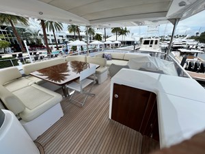 Pura Vida 31 Flybridge 1