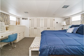 1984 Burger Raised Pilothouse 36 Aft Master Stateroom with King Size Bed