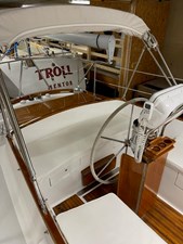 TRILLIUM 21 Cockpit Bimini