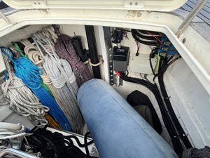 WEATHERLY 19 Sail locker fwd