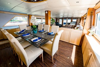 JUSTINE 22 26Interior