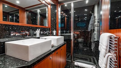 AQUARIUM 27 2009 Sunseeker 37 Metre Yacht