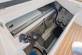 LOLA  39 Starboard Storage