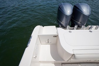 2012 Everglades 325 Center Console 37 