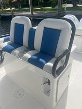 2009 Everglades 290 Center Console 8 9