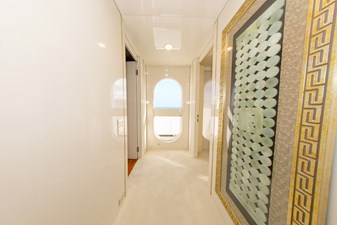 High Occupancy 150 164 OCEANFAST 1989 MASTER HALLWAY