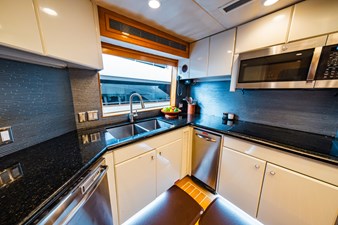 LONE STAR 57 Galley to Port