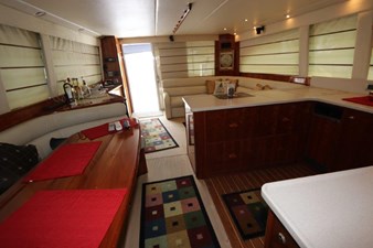 - 11 58-2004-Riviera-Enclosed-Flybridge-11
