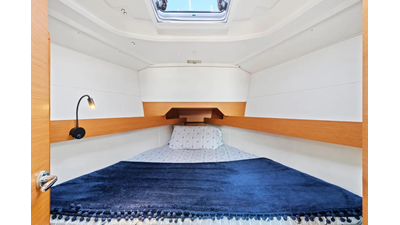 2014 Jeanneau Sun Odyssey 349 16 