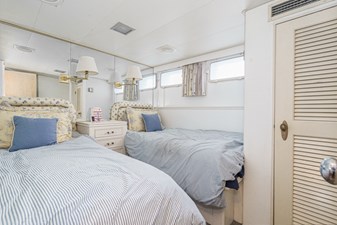 1984 Burger Raised Pilothouse 46 2nd VIP Stateroom with Two Double Berths