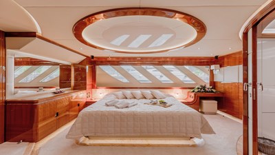 LADY MURA 22 17Yacht_ladymura_Superyacht_IYC_masterbedroom1