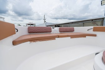 TWIN VEE 34 GFX 14 Fwd Seating