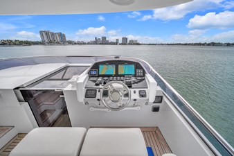 95 Raised Pilothouse 92 95' Azimut-61