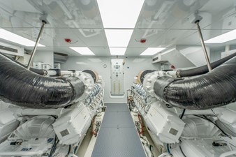 Relentless 87 2006 130 Westport MY Relentless Engine Room Aft