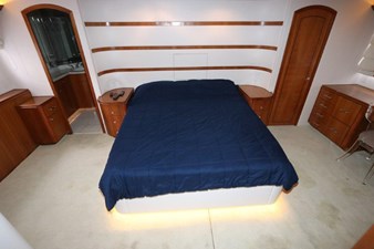 - 32 33_2006 80ft Hatteras 80 Motor Yacht