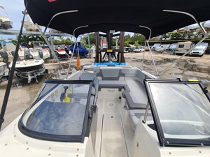 2022 Bayliner VR5 12 