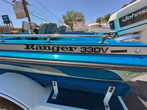 17' RANGER 1986 COMANCHE SERIES 330V 7 