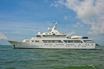 LANGKAWI LADY 1 At sea portside