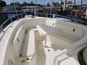 Pursuit 3070 Center Console 3 9306977_20240321075351330_1_LARGE (1)