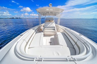 Intrepid 327 Center Console 40 32' Intrepid -17