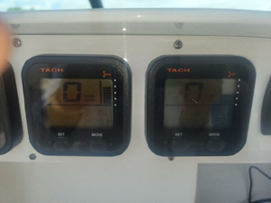 2009 Everglades 290 Center Console 14 15